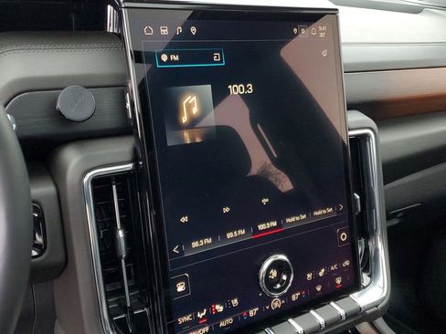 Used 2025 GMC Yukon Denali w/ Denali Reserve Package image 19