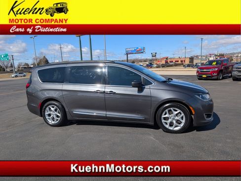 Used 2017 Chrysler Pacifica Touring-L image 1