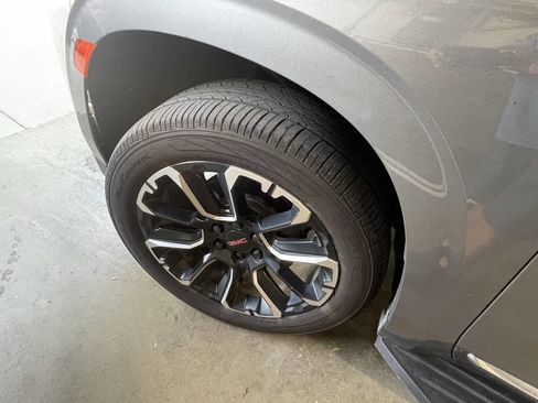 Used 2022 GMC Yukon SLT w/ SLT Premium Package image 8