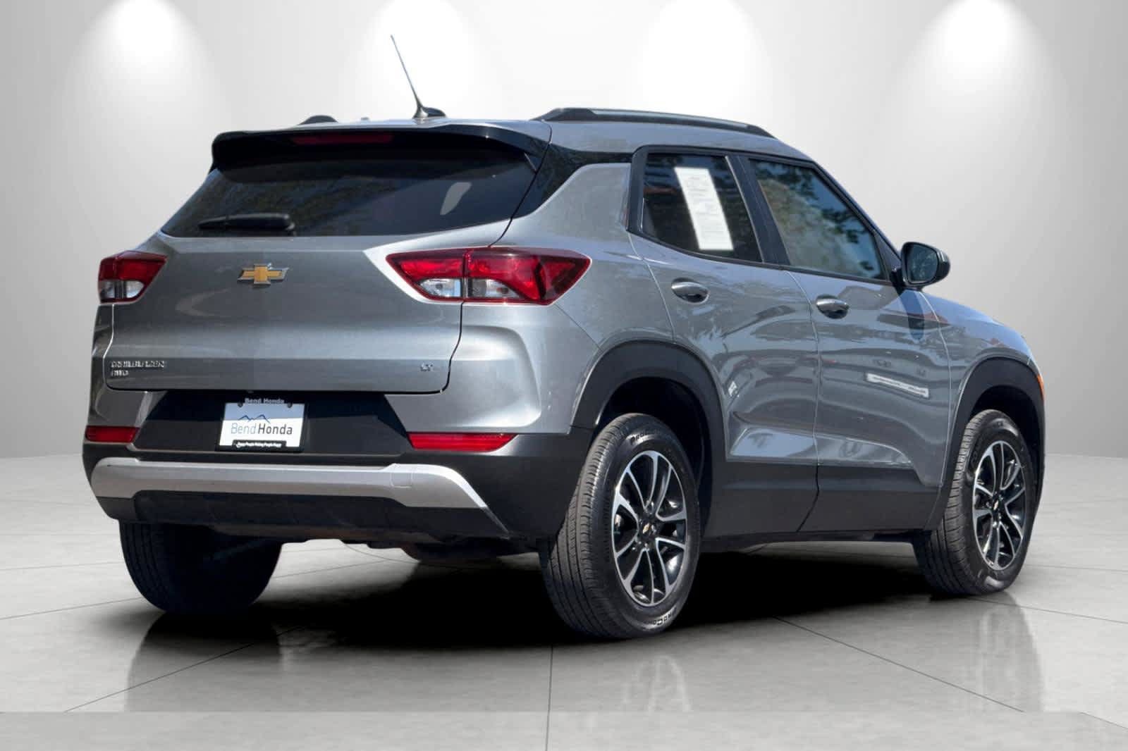 Used 2025 Chevrolet TrailBlazer LT AWD/4WD image 2
