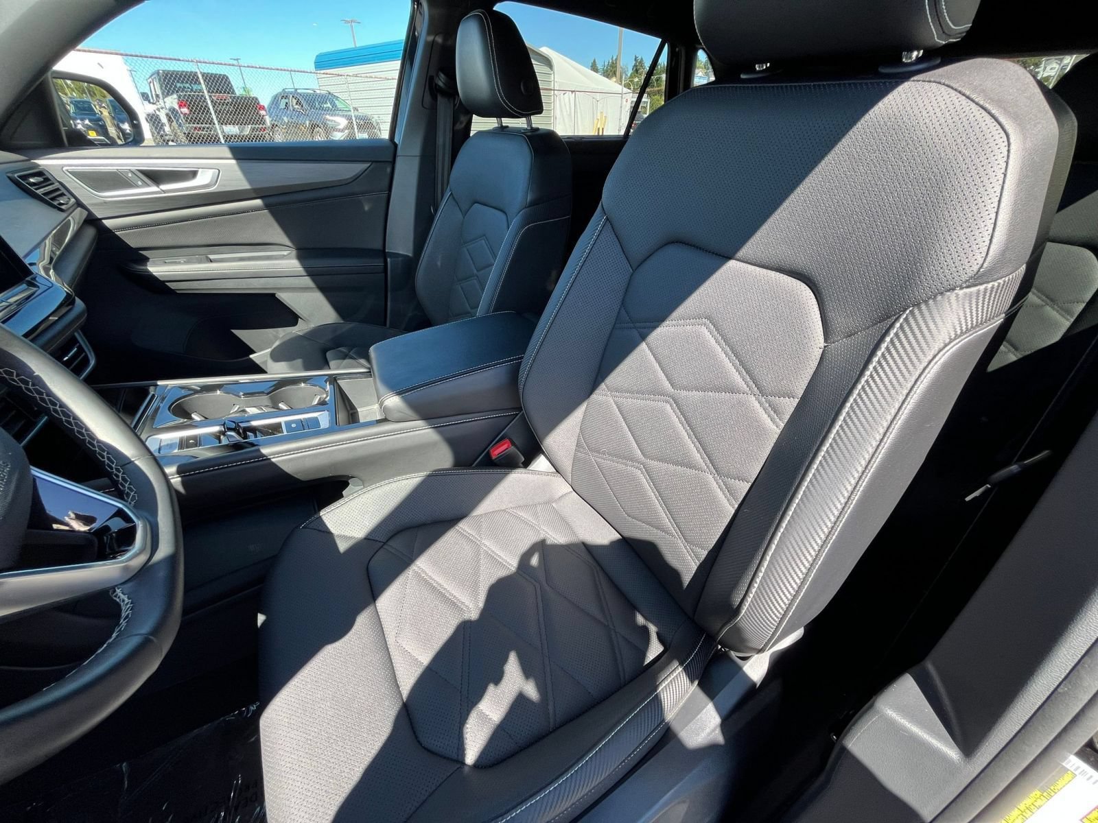 Used 2025 Volkswagen Atlas Cross Sport SE AWD/4WD image 37