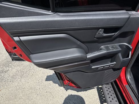 Used 2025 Toyota 4Runner SR5 AWD/4WD image 19
