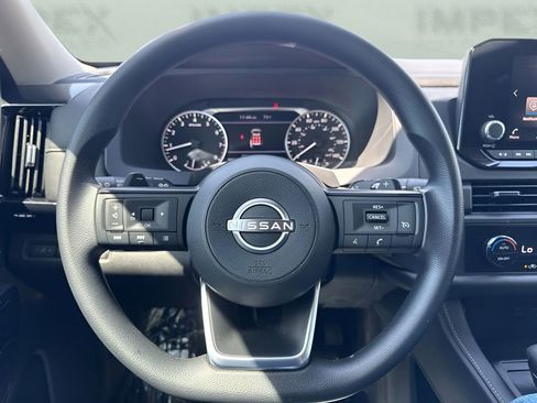 Used 2025 Nissan Pathfinder S FWD image 12