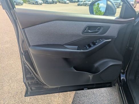 Used 2023 Nissan Rogue S AWD/4WD image 18