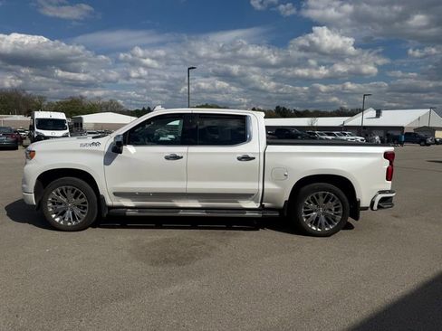 Used 2023 Chevrolet Silverado 1500 High Country w/ Technology Package AWD/4WD image 6