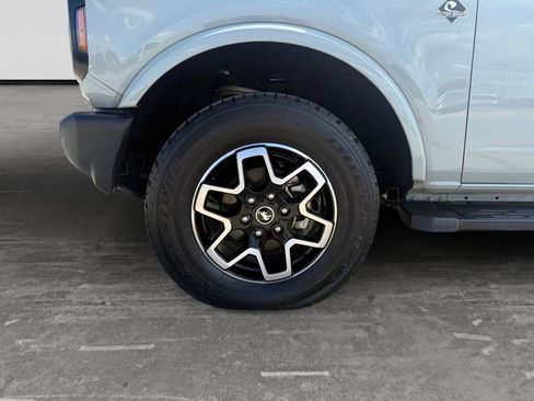 Used 2024 Ford Bronco Outer Banks AWD/4WD image 9