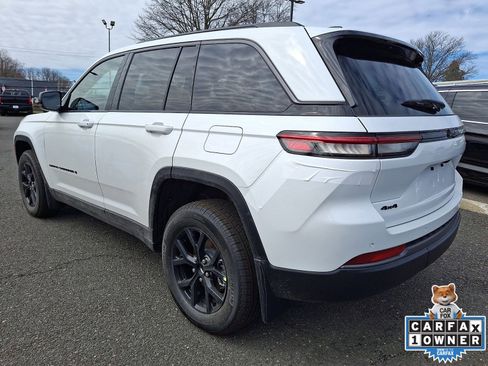 New 2026 Jeep Grand Cherokee Laredo image 4