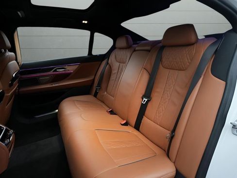 Used 2022 BMW 745e xDrive w/ M Sport Package AWD/4WD image 26