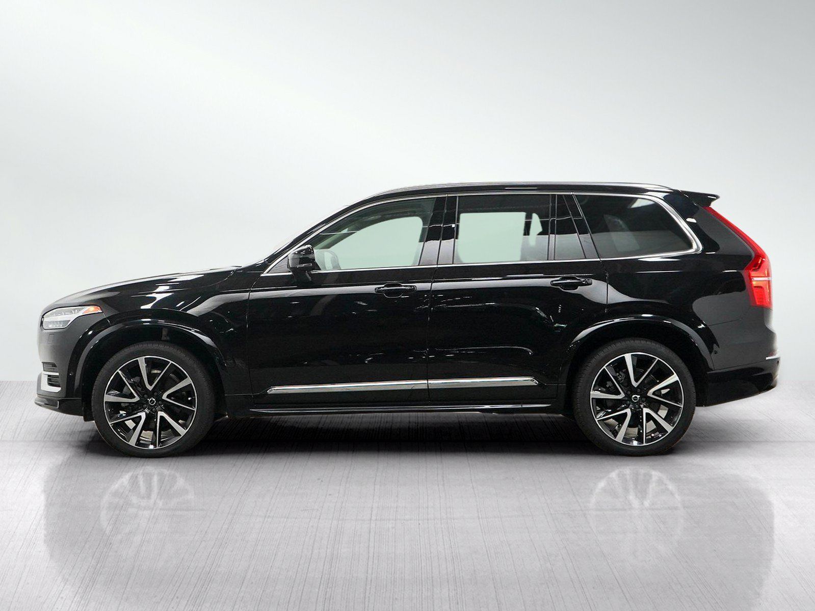 Used 2023 Volvo XC90 B6 Plus w/ Protection Package Premier AWD/4WD image 2