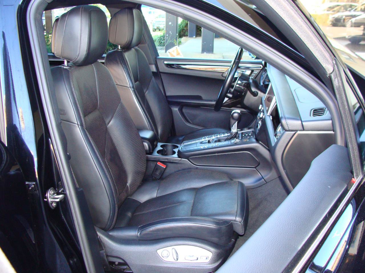 Used 2020 Porsche Macan S w/ Premium Package Plus AWD/4WD image 10