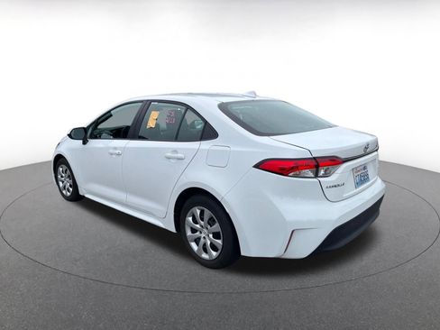 Used 2025 Toyota Corolla LE image 5