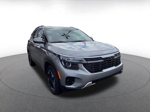 Used 2025 Kia Seltos S FWD image 3