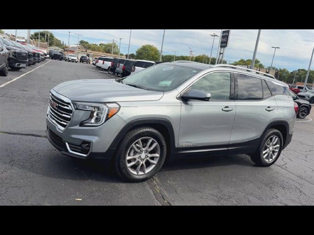 Certified 2024 GMC Terrain SLT w/ LPO, Floor Liner Package FWD image 4