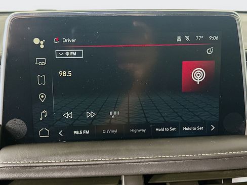 Used 2024 GMC Yukon XL SLT image 21