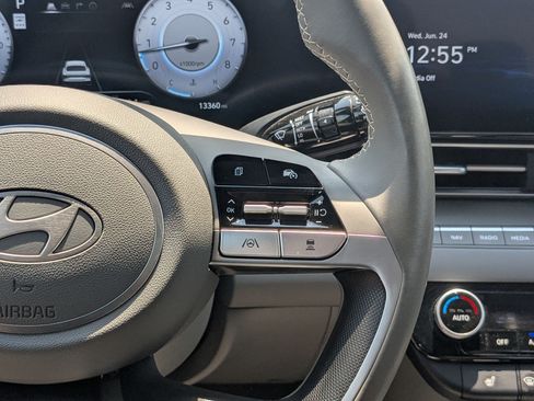 Used 2025 Hyundai Elantra SEL FWD image 19