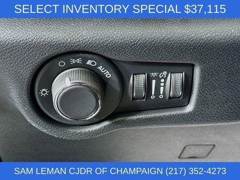 New 2026 Chrysler Voyager LX image 10