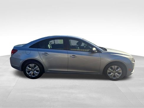 Used 2013 Chevrolet Cruze LS image 6
