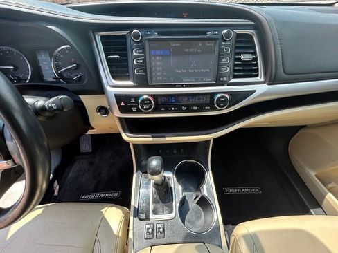 Used 2015 Toyota Highlander XLE AWD/4WD image 17