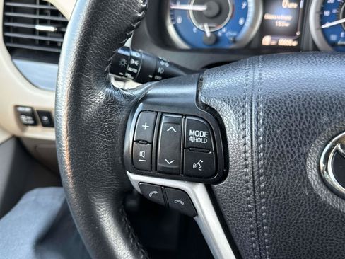 Used 2020 Toyota Sienna XLE FWD image 24