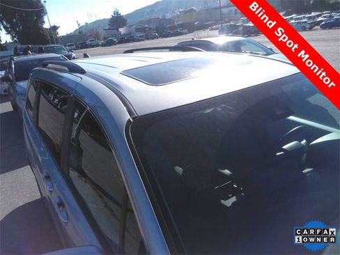 Certified 2025 Toyota Sienna XLE image 4