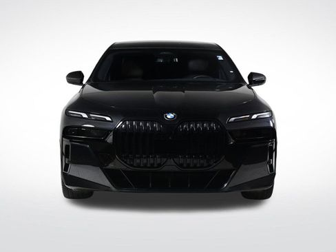 Used 2023 BMW 740i w/ Parking Assistance Package image 8