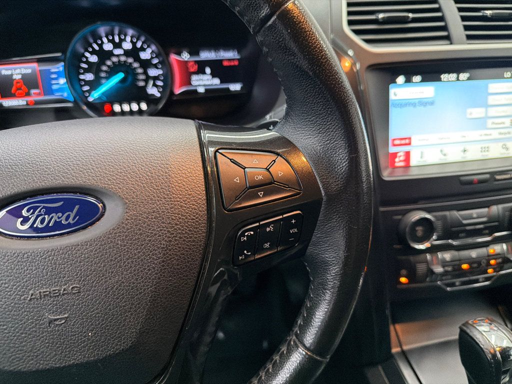 Used 2017 Ford Explorer XLT w/ Equipment Group 201A FWD image 26