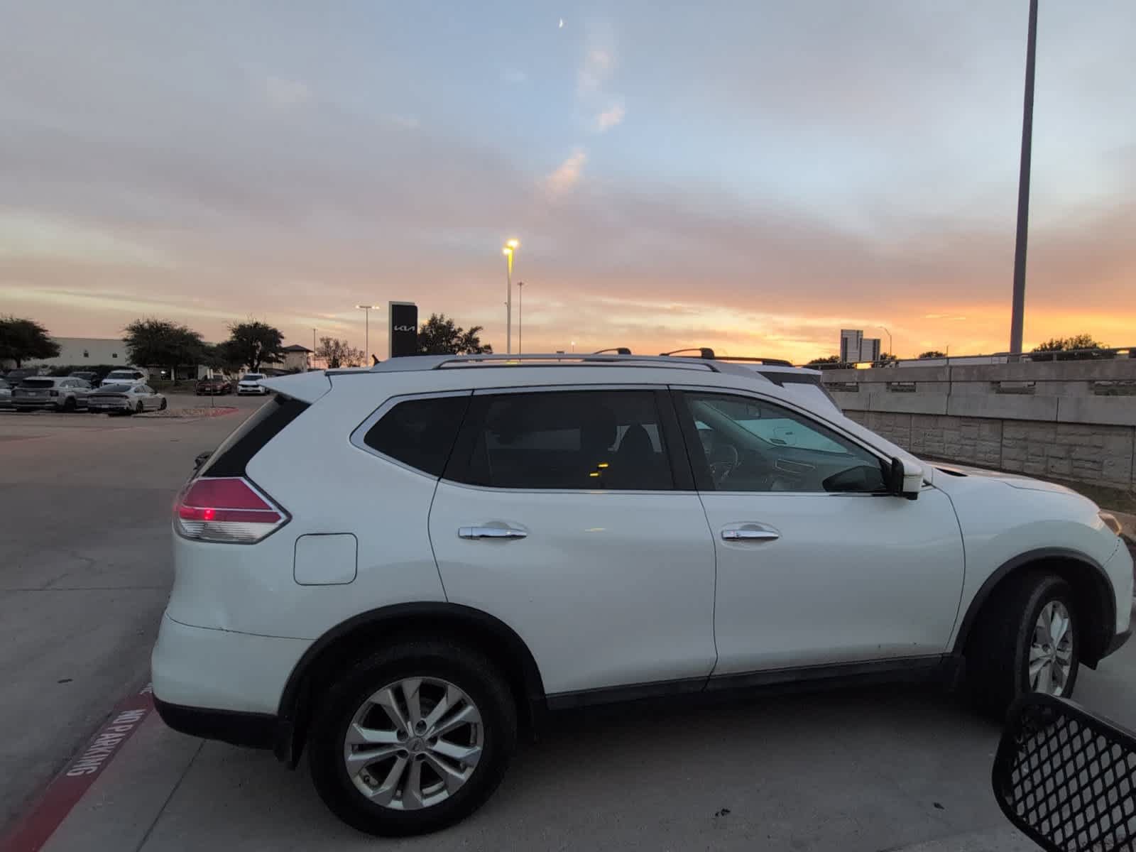 Used 2015 Nissan Rogue SV w/ SV Premium Package AWD/4WD image 4