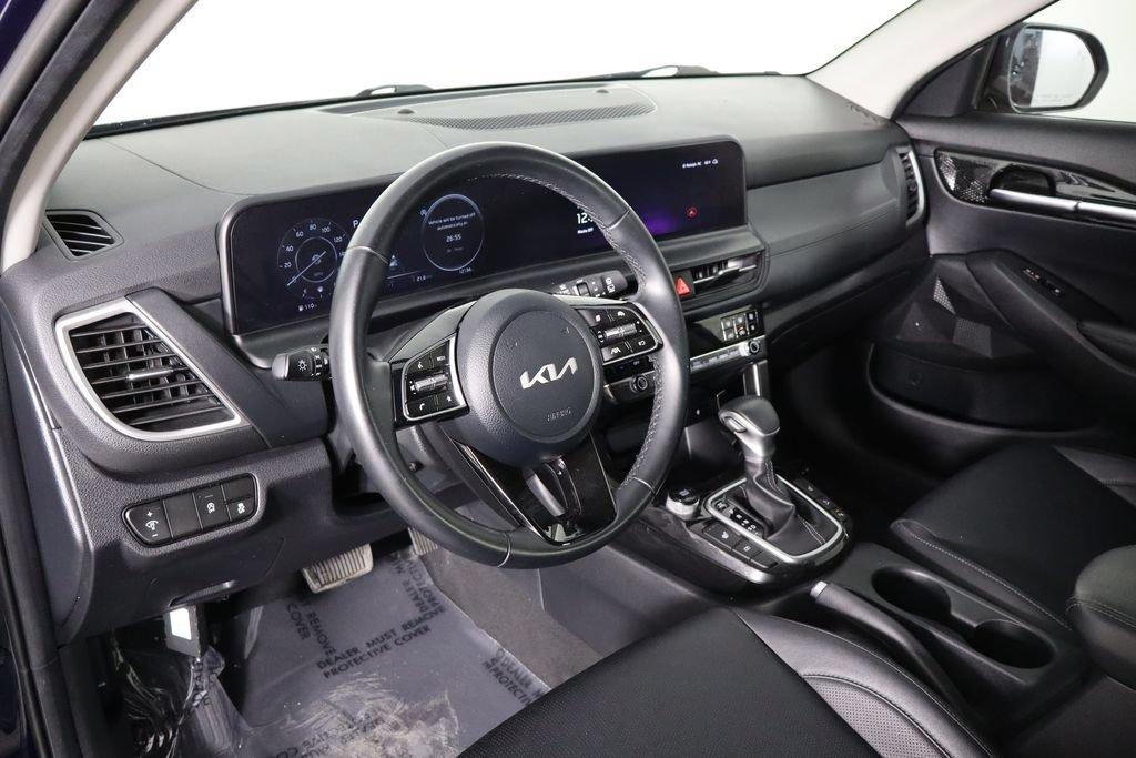 Used 2025 Kia Seltos EX FWD image 25