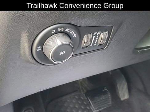 Used 2023 Jeep Compass Trailhawk w/ Trailhawk Convenience Group AWD/4WD image 9