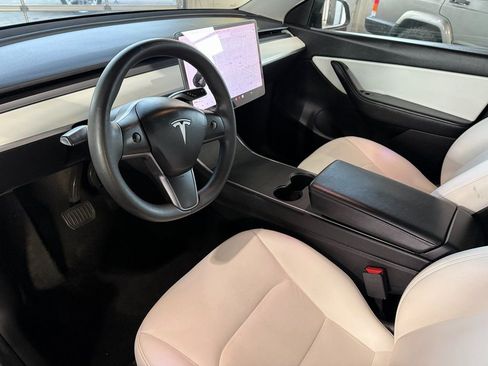 Used 2020 Tesla Model Y Long Range image 21