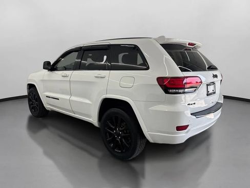 Used 2017 Jeep Grand Cherokee Altitude AWD/4WD image 7