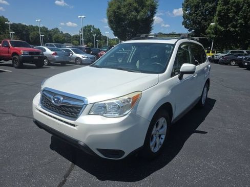 Used 2014 Subaru Forester 2.5i Premium w/ Popular Package #2 AWD/4WD image 4