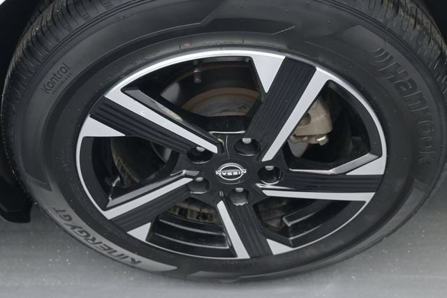 Used 2025 Nissan Sentra SV FWD image 18