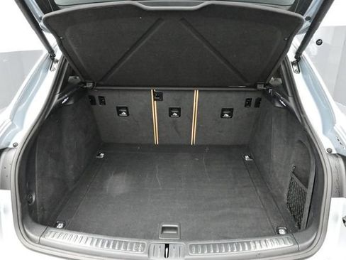 Certified 2022 Porsche Macan AWD/4WD image 16