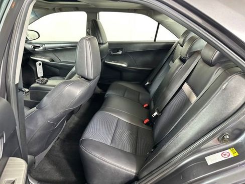 Used 2014 Toyota Camry SE image 24