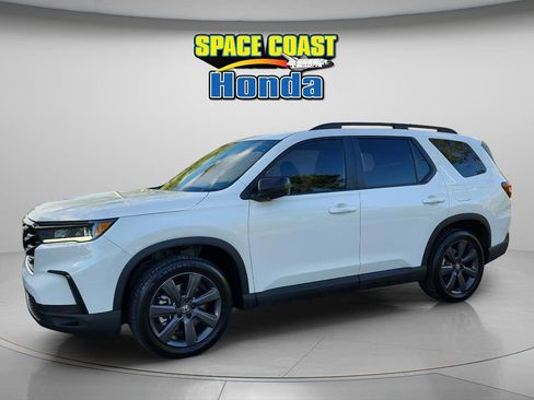 Used 2025 Honda Pilot Sport image 11