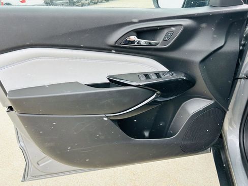Used 2025 Chevrolet Trax LT w/ Driver Confidence Package image 11