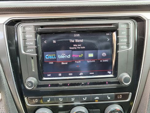 Used 2018 Volkswagen Passat 2.0T S image 22