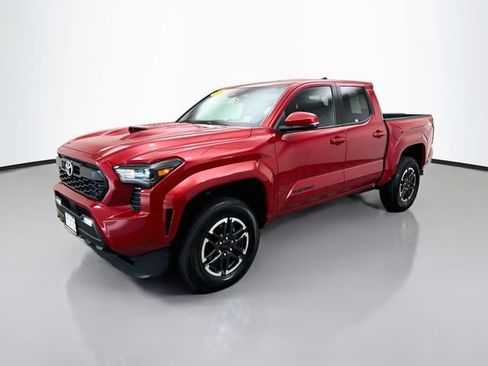 Used 2024 Toyota Tacoma TRD Sport w/ TRD Sport Upgrade Package AWD/4WD image 3