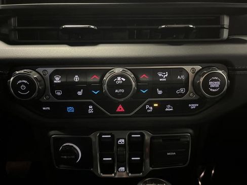 Used 2024 Jeep Wrangler High Altitude image 19