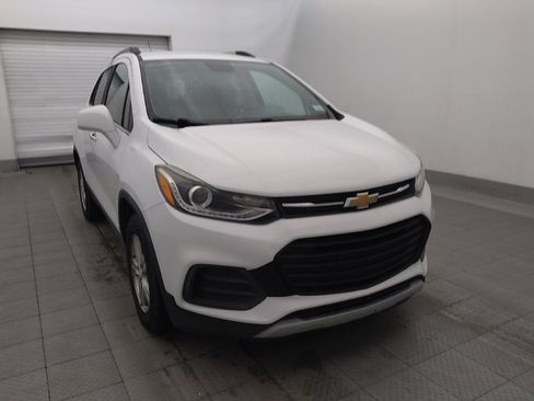 Used 2020 Chevrolet Trax LT w/ LT Convenience Package FWD image 13