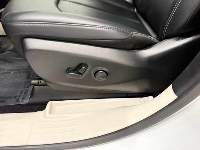 Used 2024 Chrysler Pacifica Touring-L AWD/4WD image 15