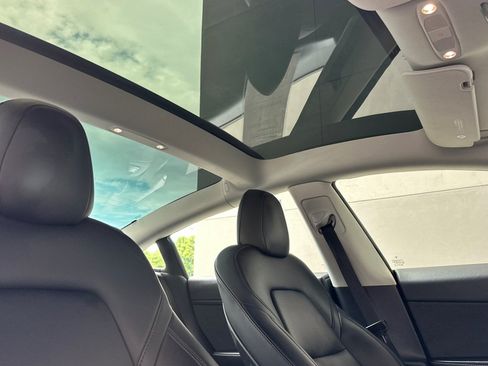 Used 2022 Tesla Model 3 Long Range AWD/4WD image 18