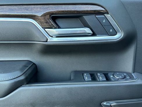 Used 2025 GMC Sierra 1500 Elevation image 11