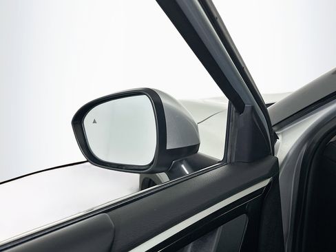 Used 2024 Mitsubishi Outlander SE image 16