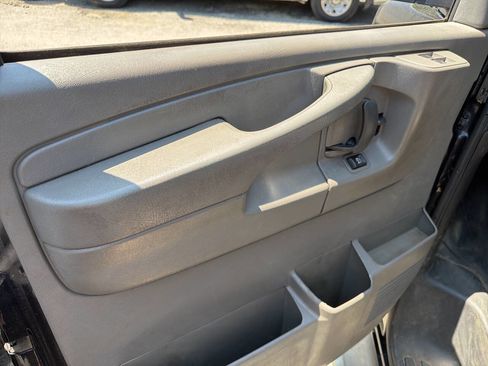 Used 2014 GMC Savana 2500 RWD image 10