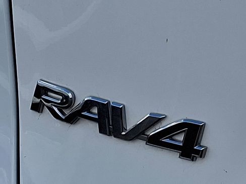 Used 2023 Toyota RAV4 LE AWD/4WD image 29