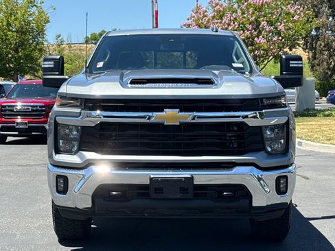 Used 2025 Chevrolet Silverado 3500 LT AWD/4WD image 10