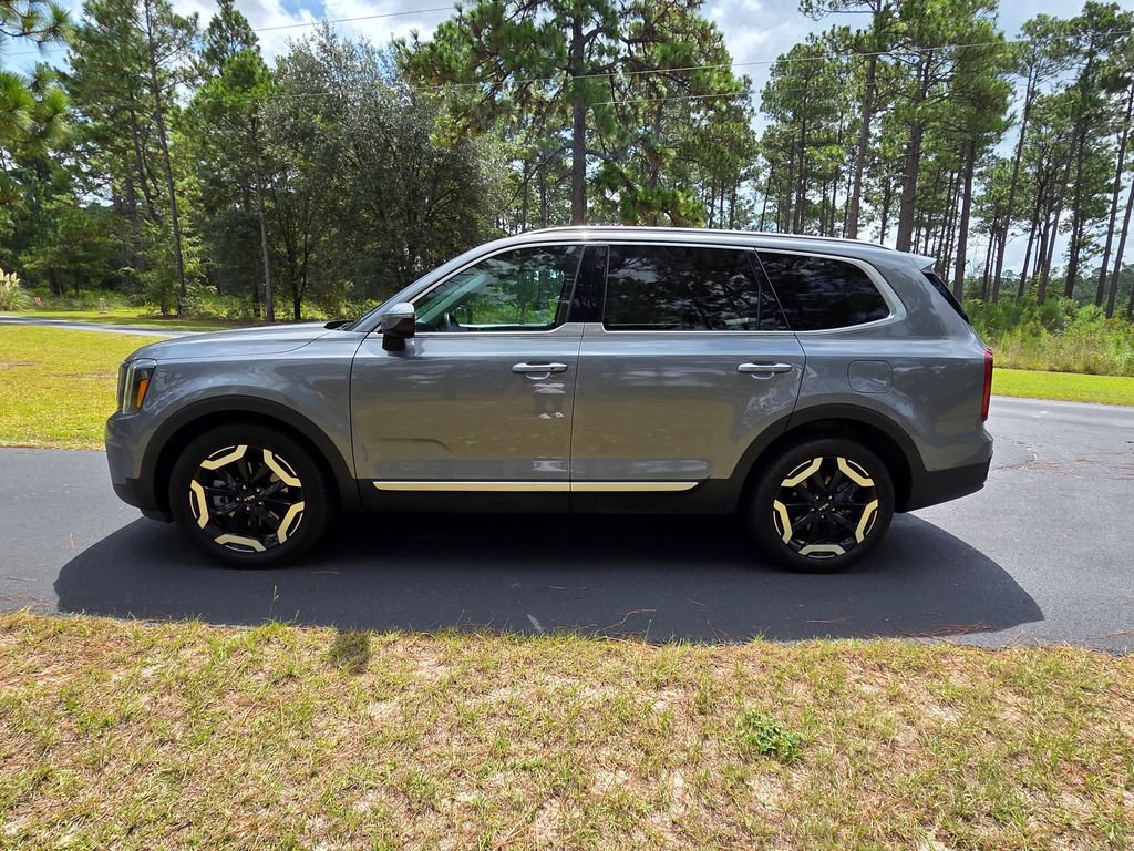 Used 2024 Kia Telluride S w/ S Sunroof Package FWD image 2