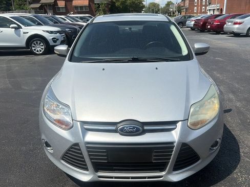 Used 2014 Ford Focus SE w/ Equipment Group 201A FWD image 2